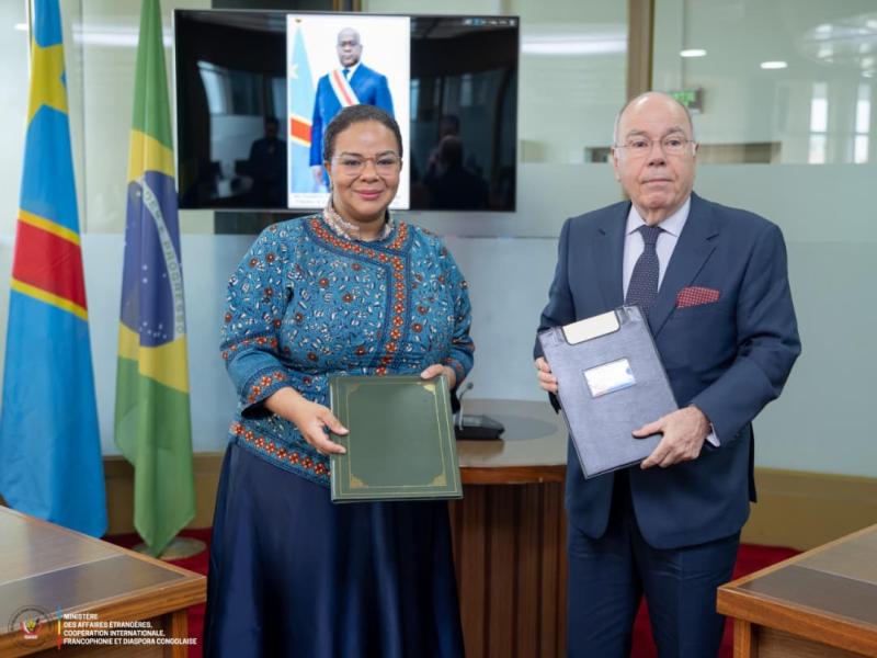 La RDC et le Brésil signent un accord concernant l’exercice d’une activité professionnelle rémunérée pour les personnes à charge des agents des missions diplomatiques. La RDC et le Brésil signent un accord concernant l’exercice d’une activité professionnelle rémunérée pour les personnes à charge des agents des missions diplomatiques.