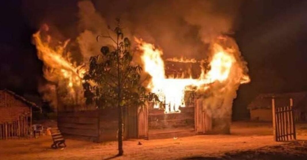 Jusqu’à 60 chrétiens tués en République Démocratique du Congo après avoir rejeté l’« offre généreuse » de l’État islamique. Jusqu’à 60 chrétiens tués en République Démocratique du Congo après avoir rejeté l’« offre généreuse » de l’État islamique.