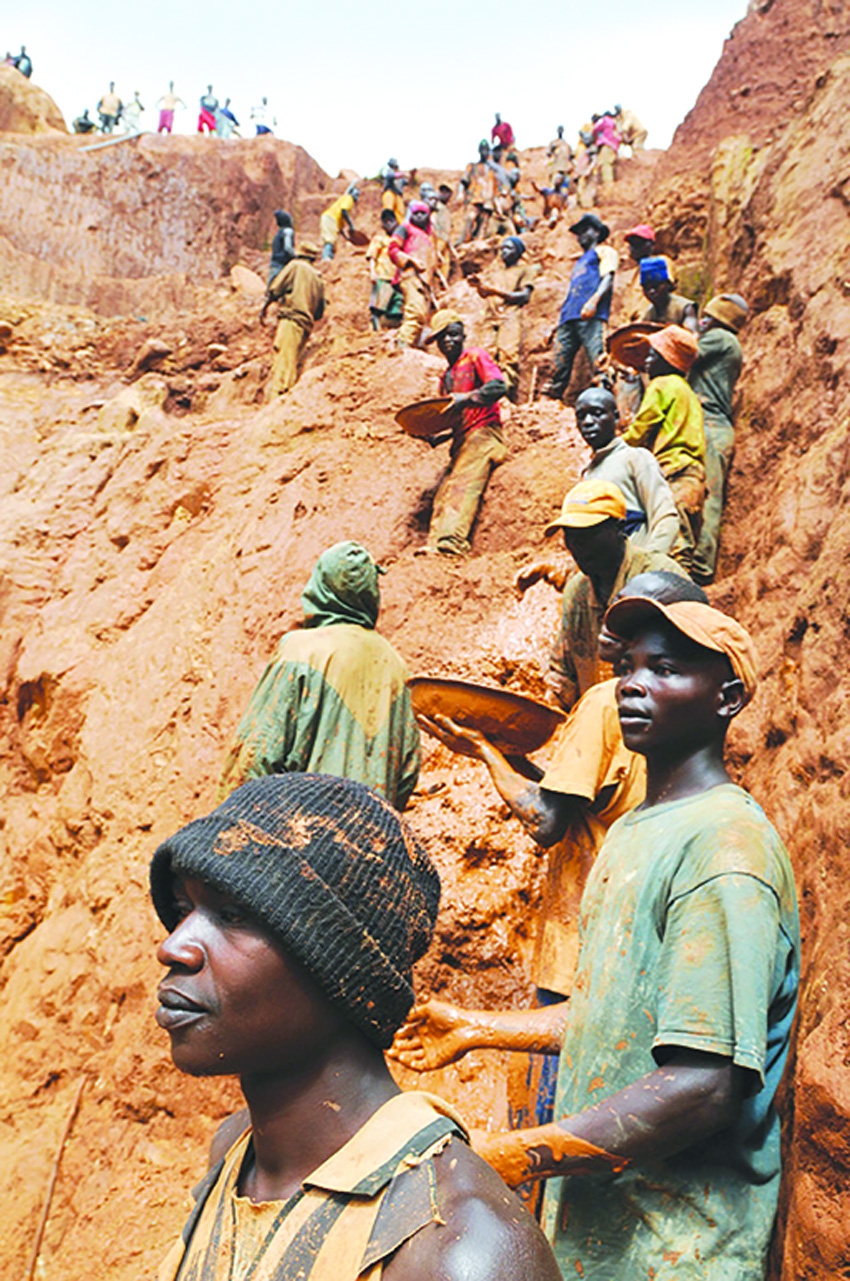 Le secteur minier en Congo est principalement non réglementé. Le secteur minier en Congo est principalement non réglementé.