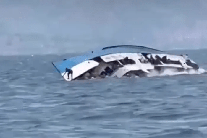 Au moins 21 personnes sont portées disparues après le chavirement d’un bateau sur le lac Kivu dans l’est du Congo. Au moins 21 personnes sont portées disparues après le chavirement d’un bateau sur le lac Kivu dans l’est du Congo.