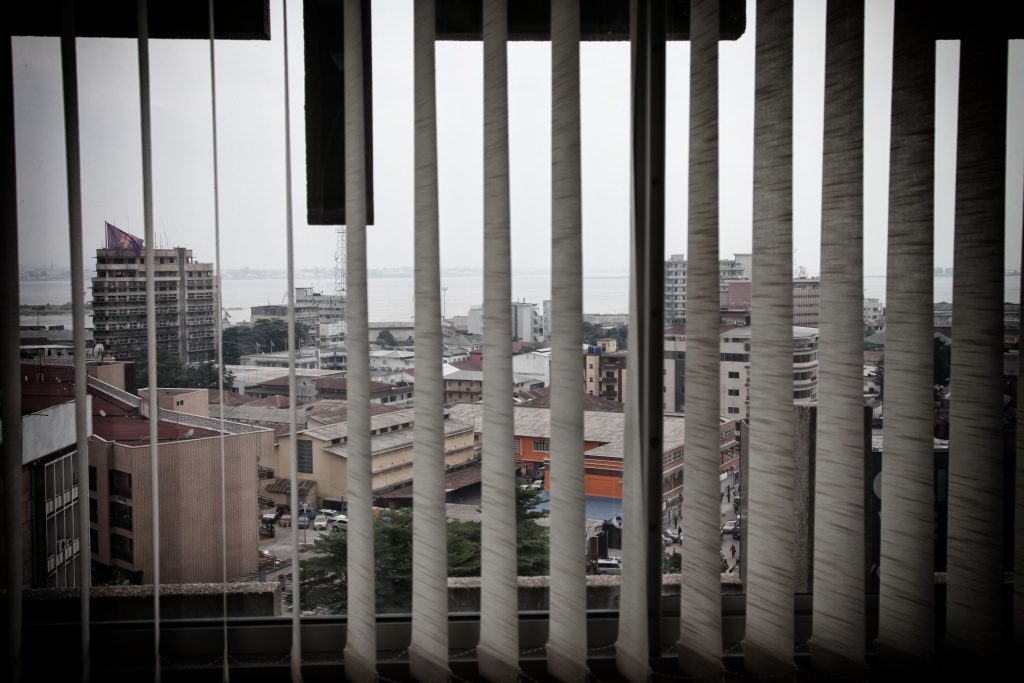 La controverse s’intensifie concernant l’accueil de migrants expulsés des États-Unis. La controverse s’intensifie concernant l’accueil de migrants expulsés des États-Unis.