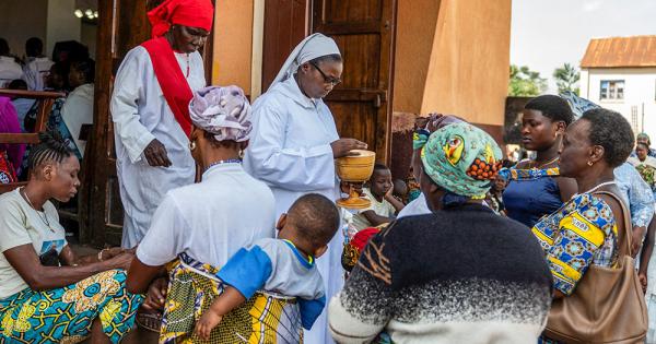 Fidélité sous pression : Des religieuses font face à Ebola dans la zone de guerre de l’est du Congo. Fidélité sous pression : Des religieuses font face à Ebola dans la zone de guerre de l’est du Congo.