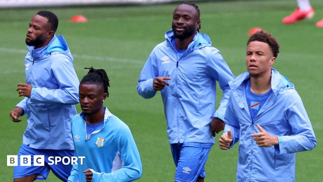 Le match amical entre la République démocratique du Congo et le Chili a été annulé par une ville espagnole en raison de préoccupations sanitaires liées à une épidémie d’Ebola dans le pays africain. Le match amical entre la République démocratique du Congo et le Chili a été annulé par une ville espagnole en raison de préoccupations sanitaires liées à une épidémie d’Ebola dans le pays africain.