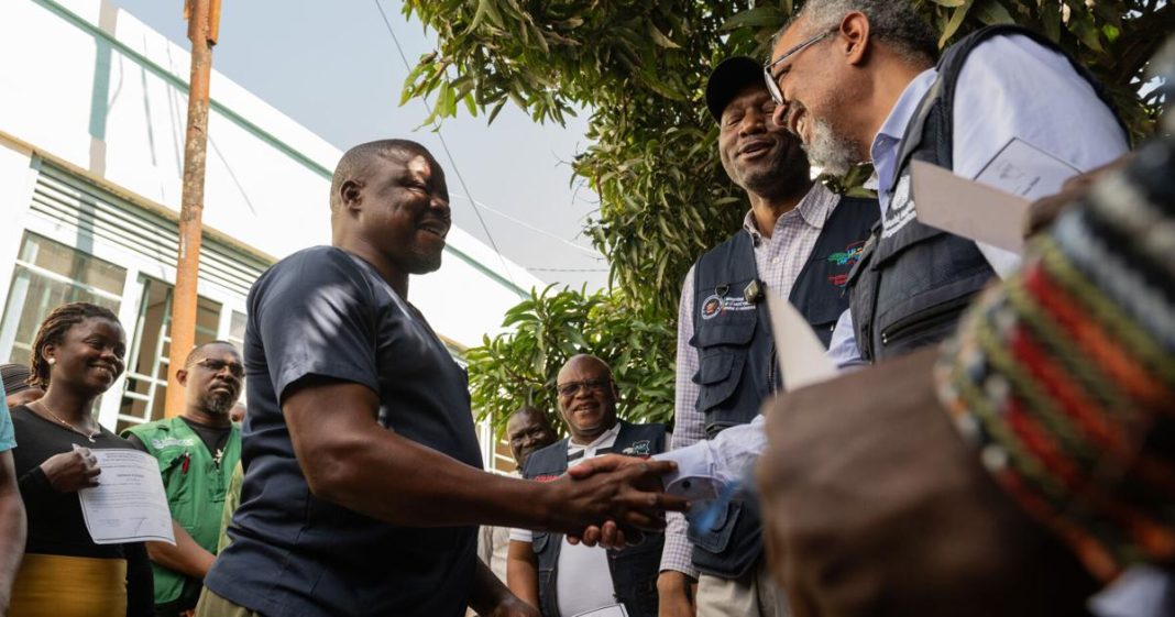 Les cas d’Ebola au Congo approchent les 300, tandis que de nouvelles histoires réjouissantes de travailleurs de la santé rétablis font surface. Les cas d’Ebola au Congo approchent les 300, tandis que de nouvelles histoires réjouissantes de travailleurs de la santé rétablis font surface.