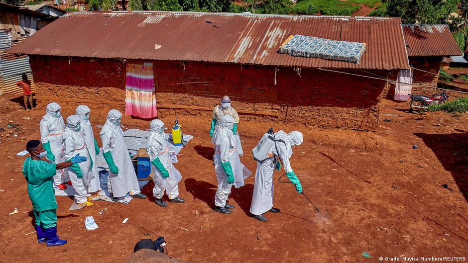 Projet de référendum et épidémie d’Ebola. Projet de référendum et épidémie d’Ebola.