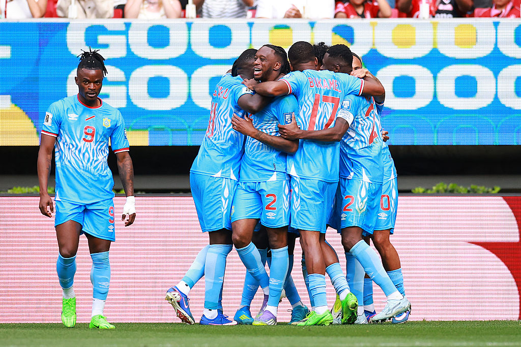 Coupe du Monde : La crise Ebola force la République Démocratique du Congo à disputer son match amical contre le Chili à huis clos. Coupe du Monde : La crise Ebola force la République Démocratique du Congo à disputer son match amical contre le Chili à huis clos.