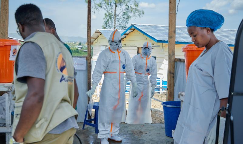 L’épidémie d’Ebola en République démocratique du Congo s’étend à un vaste camp de déplacés. L’épidémie d’Ebola en République démocratique du Congo s’étend à un vaste camp de déplacés.