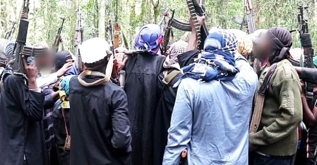 Cinquante-sept chrétiens tués par des islamistes dans la République Démocratique du Congo touchée par l’Ebola. Cinquante-sept chrétiens tués par des islamistes dans la République Démocratique du Congo touchée par l’Ebola.