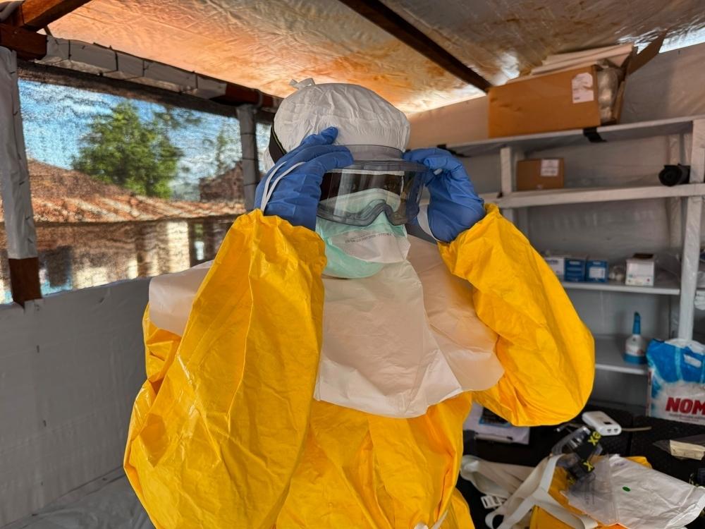 Épidémie d’Ebola en RDC : plongée au cœur d’un centre de traitement. Épidémie d’Ebola en RDC : plongée au cœur d’un centre de traitement.