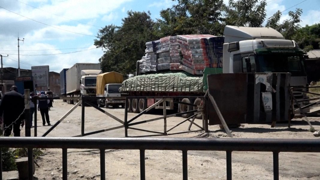 Fermeture des frontières suite à Ebola : des marchandises pourrissent entre l’Ouganda et la RDC | Actualités Fermeture des frontières suite à Ebola : des marchandises pourrissent entre l’Ouganda et la RDC | Actualités