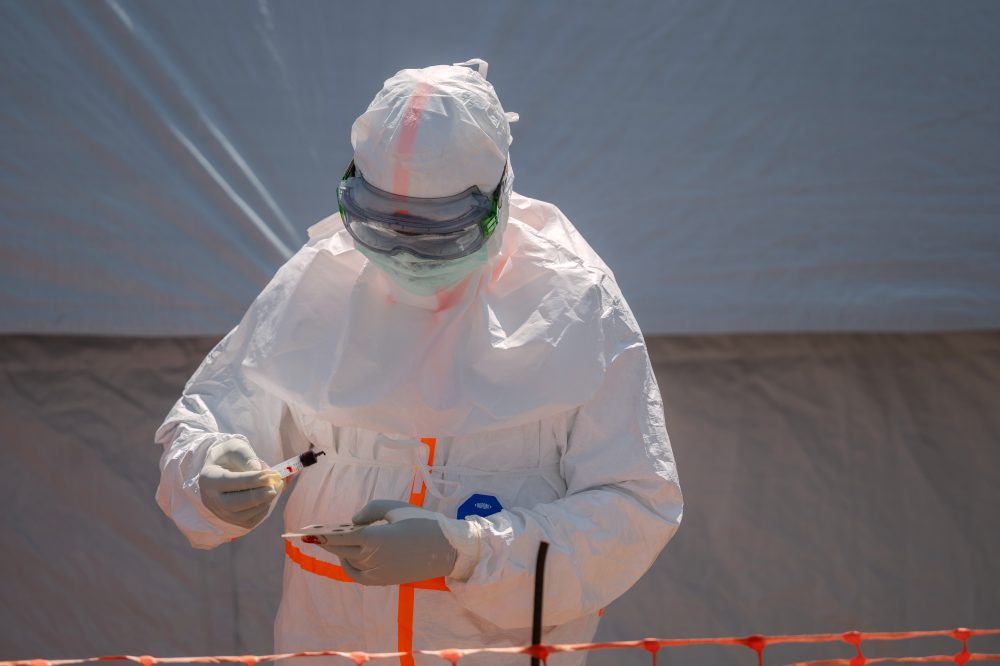 Un citoyen américain teste positif au virus Ebola en République du Congo. Un citoyen américain teste positif au virus Ebola en République du Congo.
