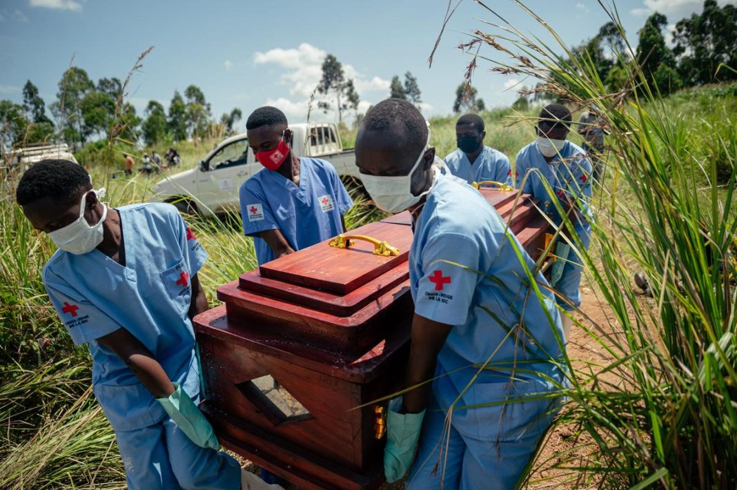 L’épidémie pourrait être quatre fois plus sévère que les chiffres officiels, d’après l’OMS. L’épidémie pourrait être quatre fois plus sévère que les chiffres officiels, d’après l’OMS.