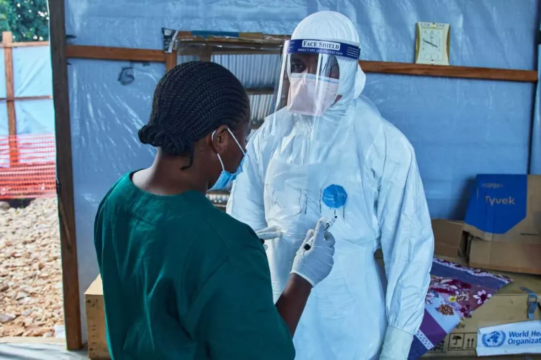 Un travailleur humanitaire américain en République Démocratique du Congo a été testé positif au virus Ebola. Un travailleur humanitaire américain en République Démocratique du Congo a été testé positif au virus Ebola.