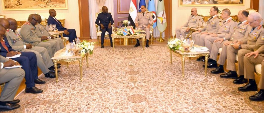 L’Égypte et le Congo discutent du renforcement de leur coopération militaire et sécuritaire. L’Égypte et le Congo discutent du renforcement de leur coopération militaire et sécuritaire.