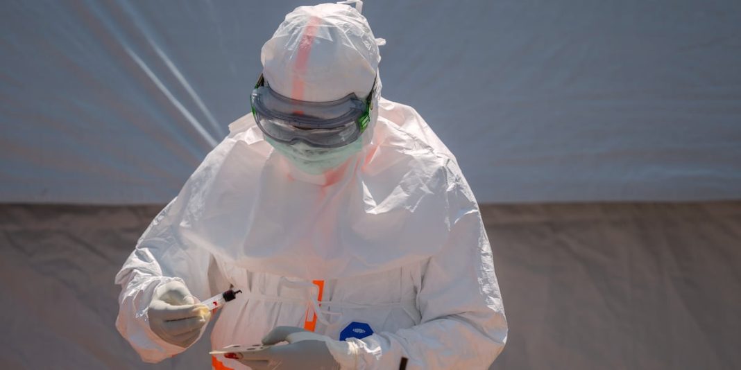 Un citoyen américain teste positif à Ebola en République Démocratique du Congo. Un citoyen américain teste positif à Ebola en République Démocratique du Congo.