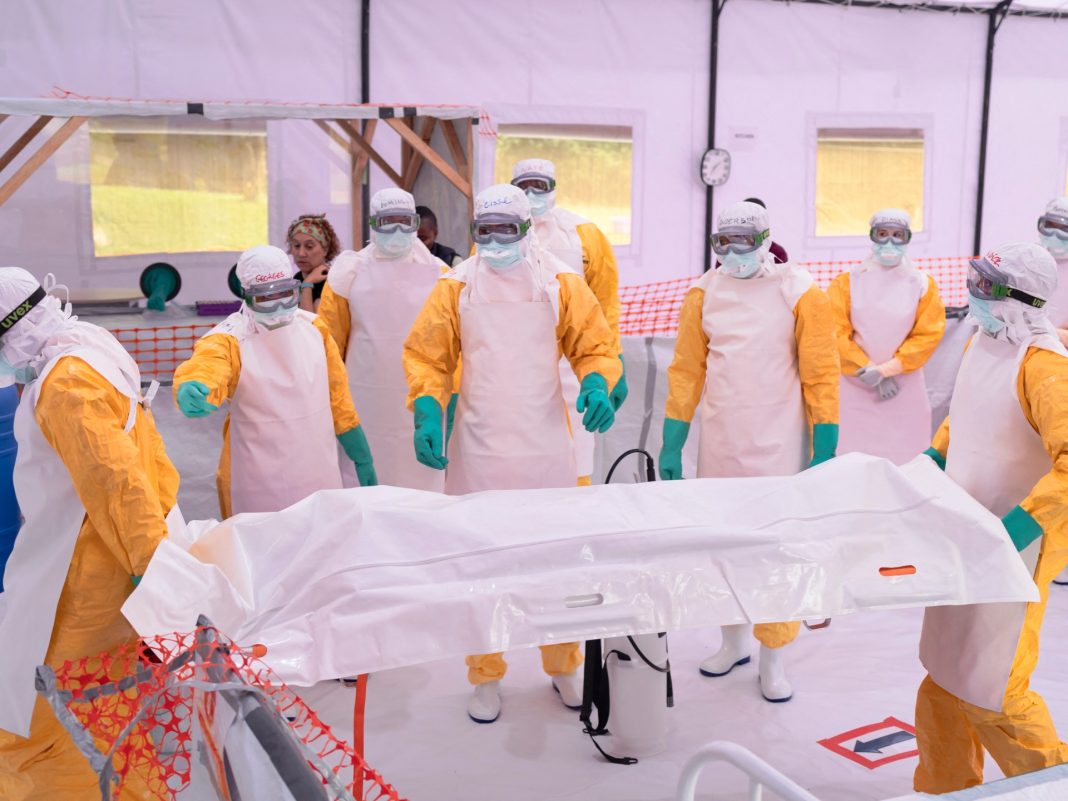 Le personnel du centre Ebola en République Démocratique du Congo est en grève alors que le virus continue de se propager | Actualités Ebola. Le personnel du centre Ebola en République Démocratique du Congo est en grève alors que le virus continue de se propager | Actualités Ebola.