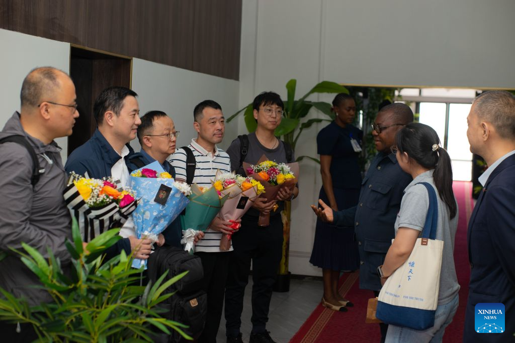 La troisième équipe d’experts médicaux de Chine arrive en République Démocratique du Congo pour soutenir la réponse à Ebola. La troisième équipe d’experts médicaux de Chine arrive en République Démocratique du Congo pour soutenir la réponse à Ebola.