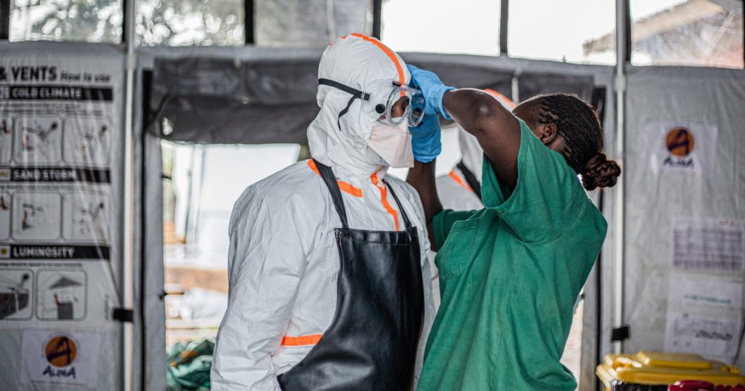 L’épidémie d’Ébola en République Démocratique du Congo s’intensifie alors que des experts affirment que les coupes budgétaires d’aide de Trump et Musk nuisent à la réponse à la crise. L’épidémie d’Ébola en République Démocratique du Congo s’intensifie alors que des experts affirment que les coupes budgétaires d’aide de Trump et Musk nuisent à la réponse à la crise.