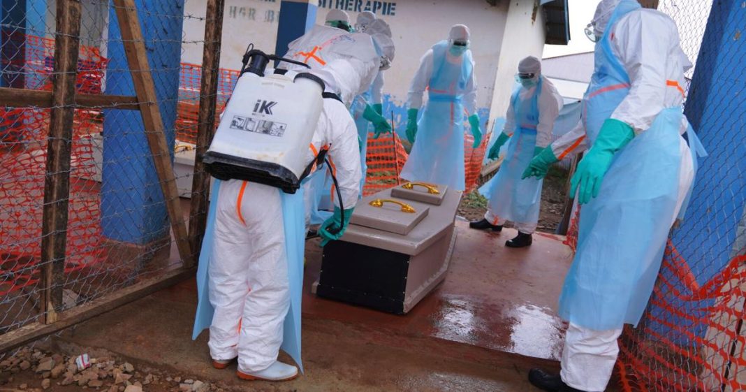 Le Congo surveille 200 passagers de bateau près de Kinshasa après qu’un voyageur soit décédé avec des symptômes similaires à ceux d’Ebola. | Actualités nationales Le Congo surveille 200 passagers de bateau près de Kinshasa après qu’un voyageur soit décédé avec des symptômes similaires à ceux d’Ebola. | Actualités nationales