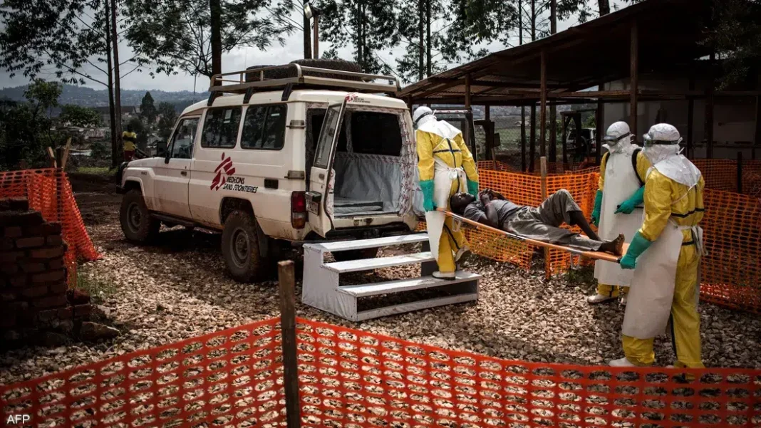 Épidémie d’Ebola en RDC : Plus de 3 500 cas, 1 556 décès, préviennent les autorités – comment 13 médias l’ont présenté. Épidémie d’Ebola en RDC : Plus de 3 500 cas, 1 556 décès, préviennent les autorités – comment 13 médias l’ont présenté.