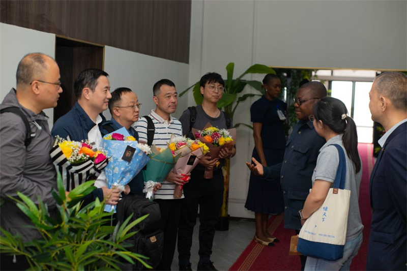 Une troisième équipe d’experts médicaux chinois est arrivée en RDC pour soutenir la lutte contre Ebola. Une troisième équipe d’experts médicaux chinois est arrivée en RDC pour soutenir la lutte contre Ebola.