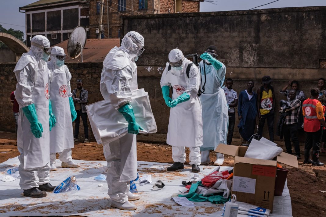 L’OMS annonce que l’épidémie d’Ebola en République du Congo est désormais la plus grande jamais enregistrée dans le pays, avec des décès confirmés approchant les 1 600. L’OMS annonce que l’épidémie d’Ebola en République du Congo est désormais la plus grande jamais enregistrée dans le pays, avec des décès confirmés approchant les 1 600.