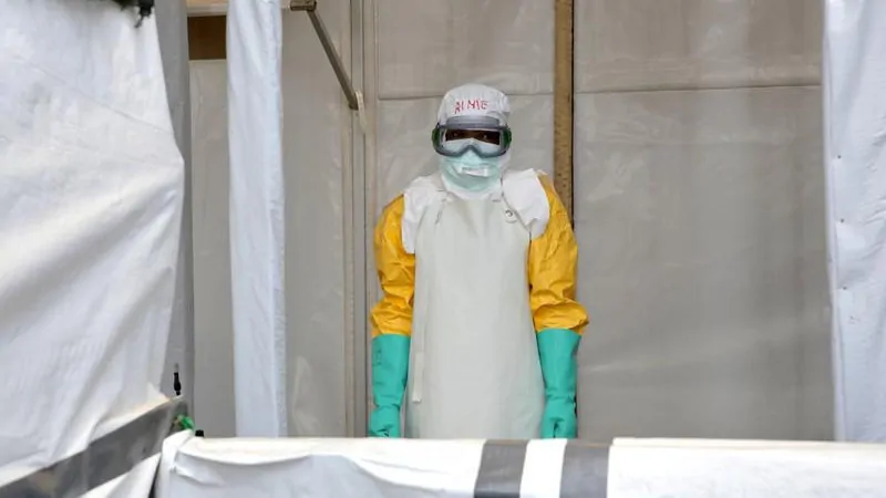 Épidémie d’Ebola : Les infections dépassent 6000 alors que l’épidémie est déclarée la plus importante de l’histoire de la RDC, le déploiement du vaccin commence. Épidémie d’Ebola : Les infections dépassent 6000 alors que l’épidémie est déclarée la plus importante de l’histoire de la RDC, le déploiement du vaccin commence.