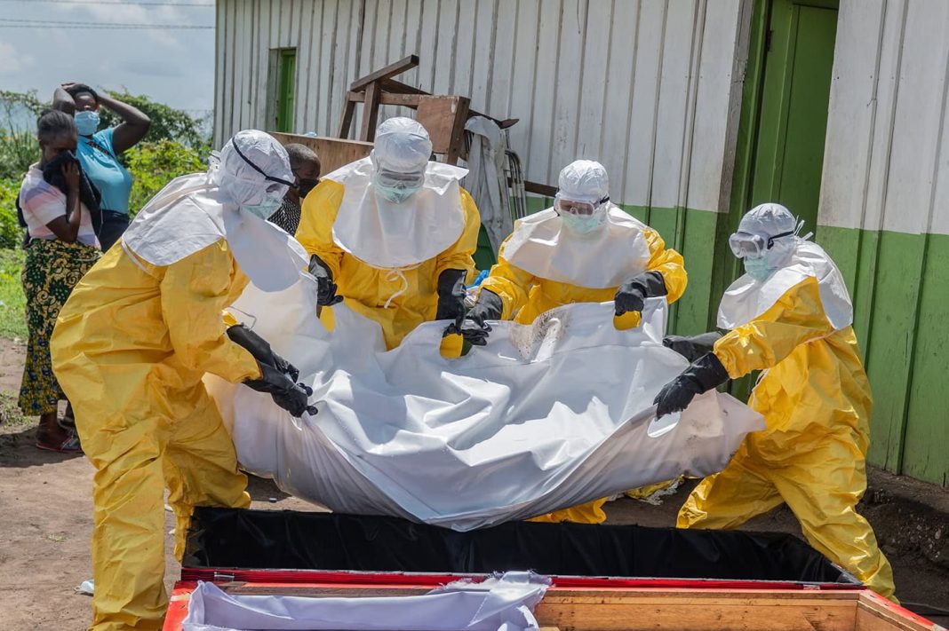 Au moins 930 personnes sont décédées dans l’épidémie d’Ebola en République du Congo. Au moins 930 personnes sont décédées dans l’épidémie d’Ebola en République du Congo.