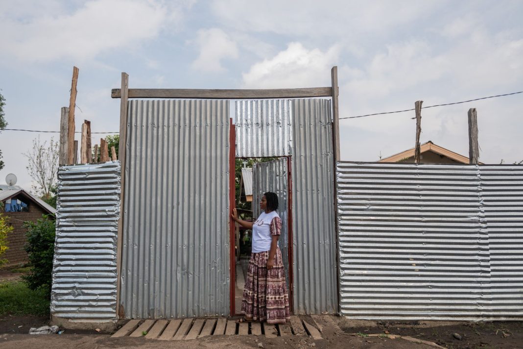De plus en plus de femmes enceintes meurent au Congo en raison de leur réticence à se rendre dans les hôpitaux à cause d’Ebola. De plus en plus de femmes enceintes meurent au Congo en raison de leur réticence à se rendre dans les hôpitaux à cause d’Ebola.